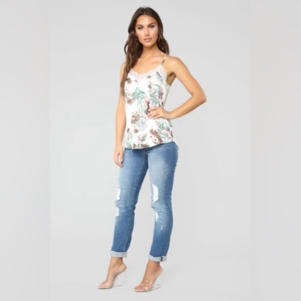 Women’s cami tank from fashion Nova. Medium